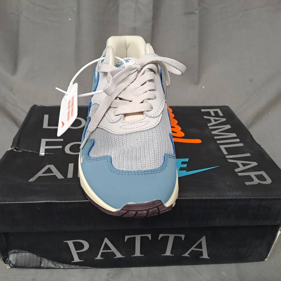 BOXED PAIR OF NIKE AIR MAX 1 SHOES IN GREY/BLUE UK SIZE 8