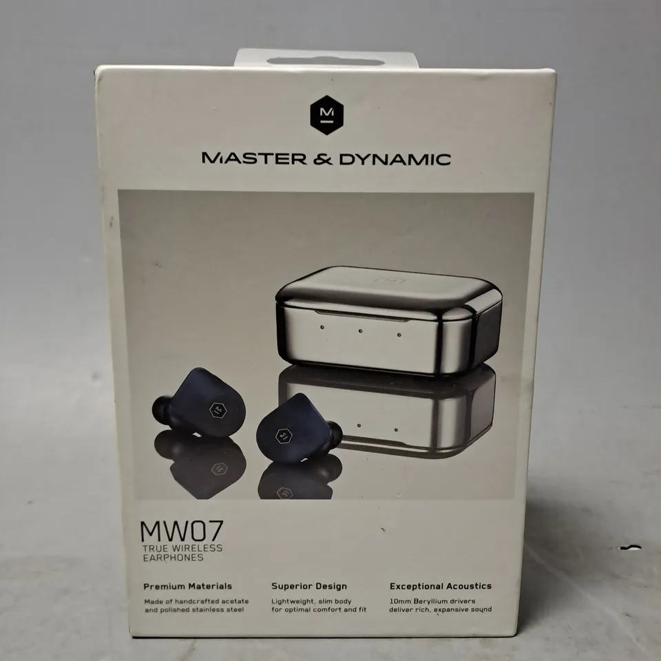 BOXED MASTER & DYNAMIC MW07 WIRELESS EARPHONES