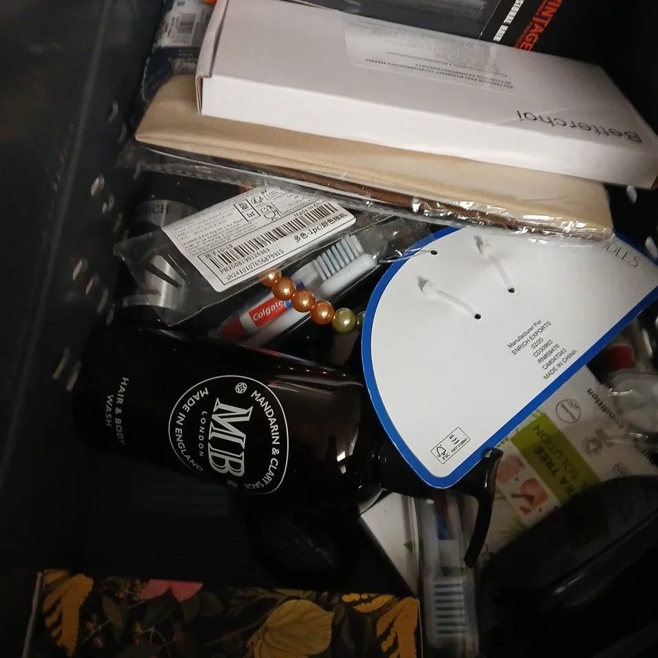 APPROXIMATEY 20 ASSORTED HEALTH AND BEAUTY PRODUCTS TO INCLUDE - REN CLEAN JELLY OIL CLEANSER - ELF PLZ CLARIFY FACIAL OIL - PAULA'S CHOICE 2% BHA LIQUID EXFOLIANT - ETC