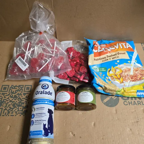 APPROXIMATELY 10 ASSORTED FOOD/DRINK PRODUCTS TO INCLUDE CHUTNEY, CEREAL, CHOCOLATES ETC