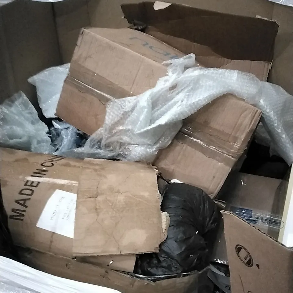 PALLET OF ASSORTED ITEMS INCLUDING PET BED, BOWL LAMP SHADE, TOILET SEAT, PIZZA STONE AND TENNIS SET