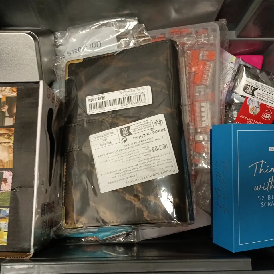 APPROXIMATELY 12 ASSORTED HOUSEHOLD ITEMS TO INCLUDE GOLF BALLS, FAN FLY REPELLER, BINGO DABBERS, ETC