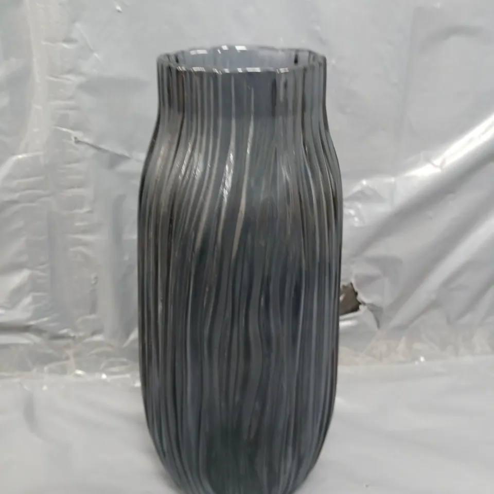 RIBBED GLASS VASE