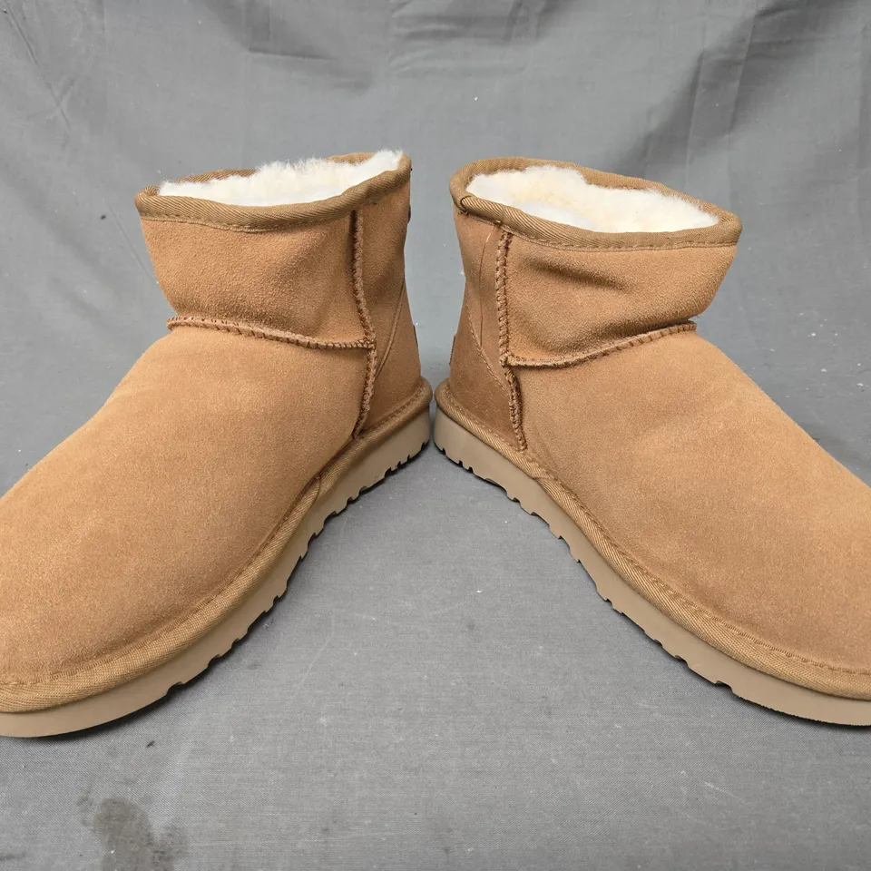 PAIR OF UGG SHOES IN CHESTNUT UK SIZE 7