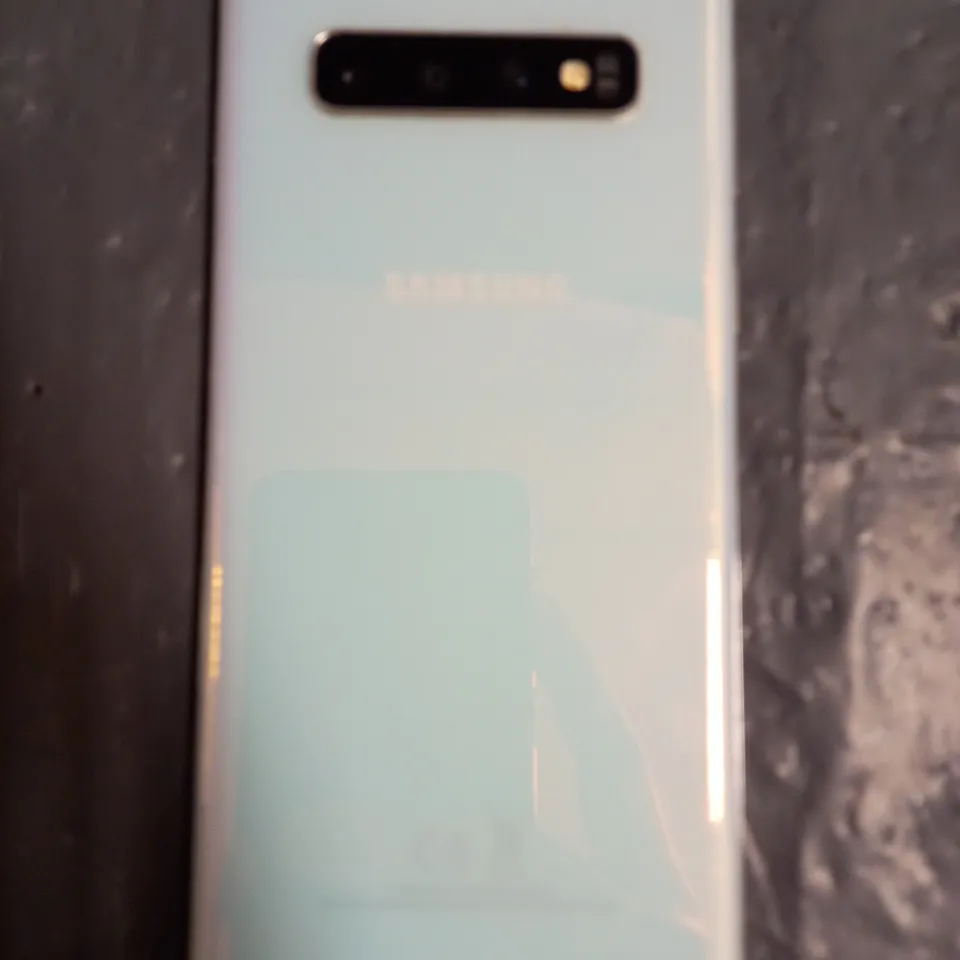 SAMSUNG GALAXY S10 SMARTPHONE