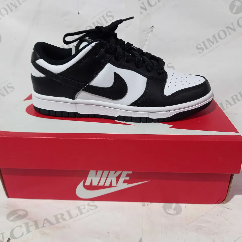 BOXED PAIR OF NIKE DUNK LOW SHOES IN BLACK/WHITE UK SIZE 4