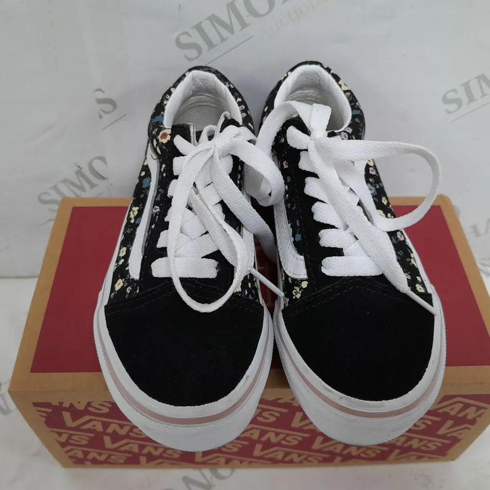 BOXED PAIR OF VANS OLD SKOOL TRAINERS IN BLACK/WHITE WITH FLORAL DESIGN - JNR UK 11
