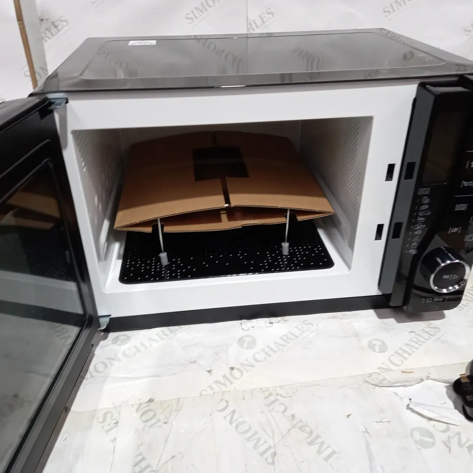 HOTPOINT MWH 2622 MB FREESTANDING MICROWAVE
