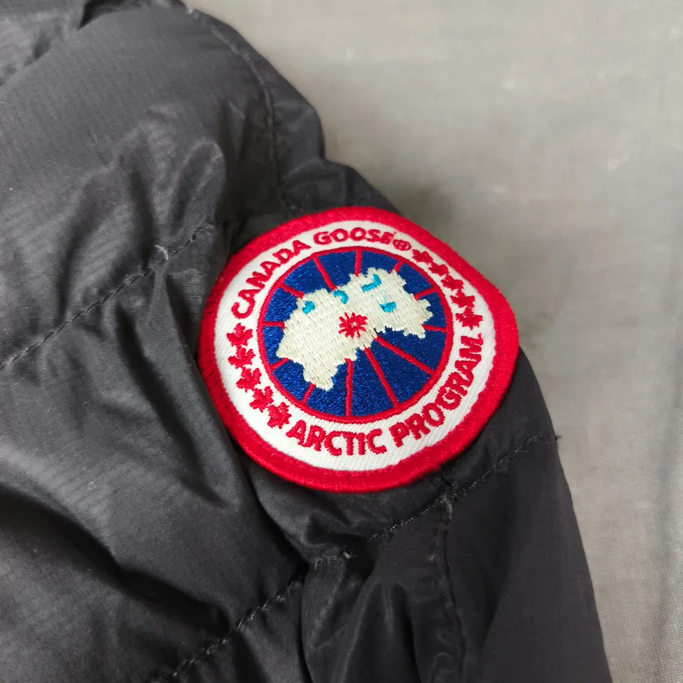 CANADA GOOSE BLACK DOWN PUFFER JACKET –SIZE S