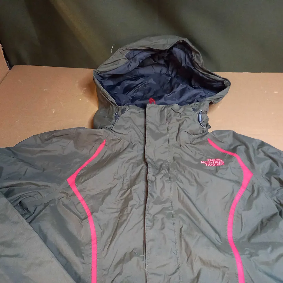 THE NORTH FACE WATERPROOF COAT SIZE M 
