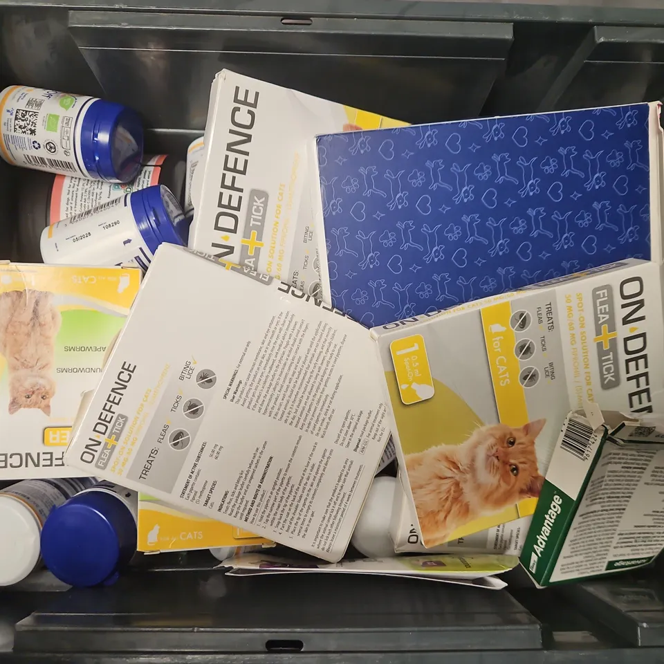 APPROXIMATELY 20 PET CARE SUPPLIES TO INCLUDE ON DEFENCE FLEA TICK, YUMOVE DIGESTIVE CARE, SCRATCHING TREATS, ETC