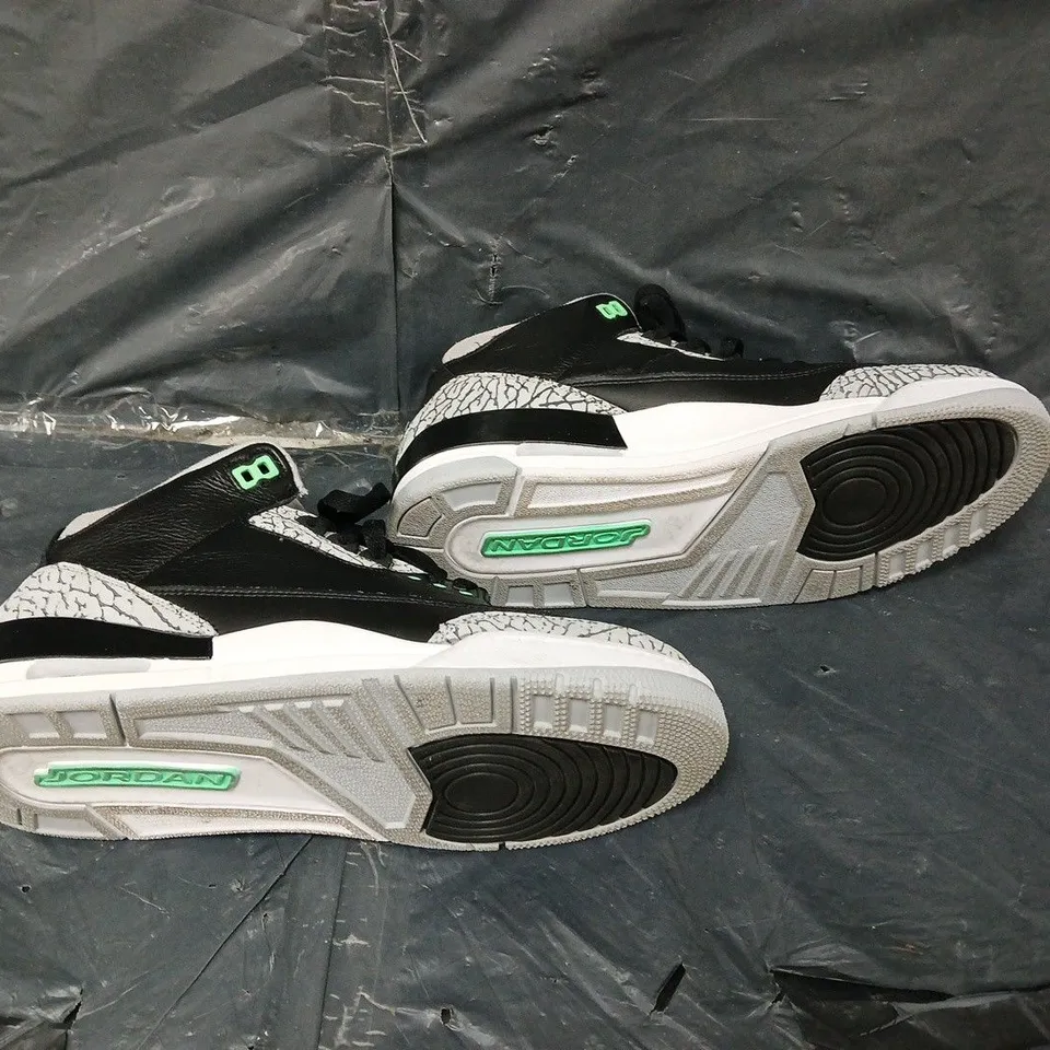 UNBOXED PAIR OF NIKE AIR JORDAN 3 RETRO UK 9