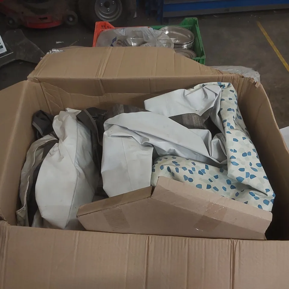 PALLET CONTAINING A LARGE QUANTITY OF ASSORTED CATERING ITEMS ECT