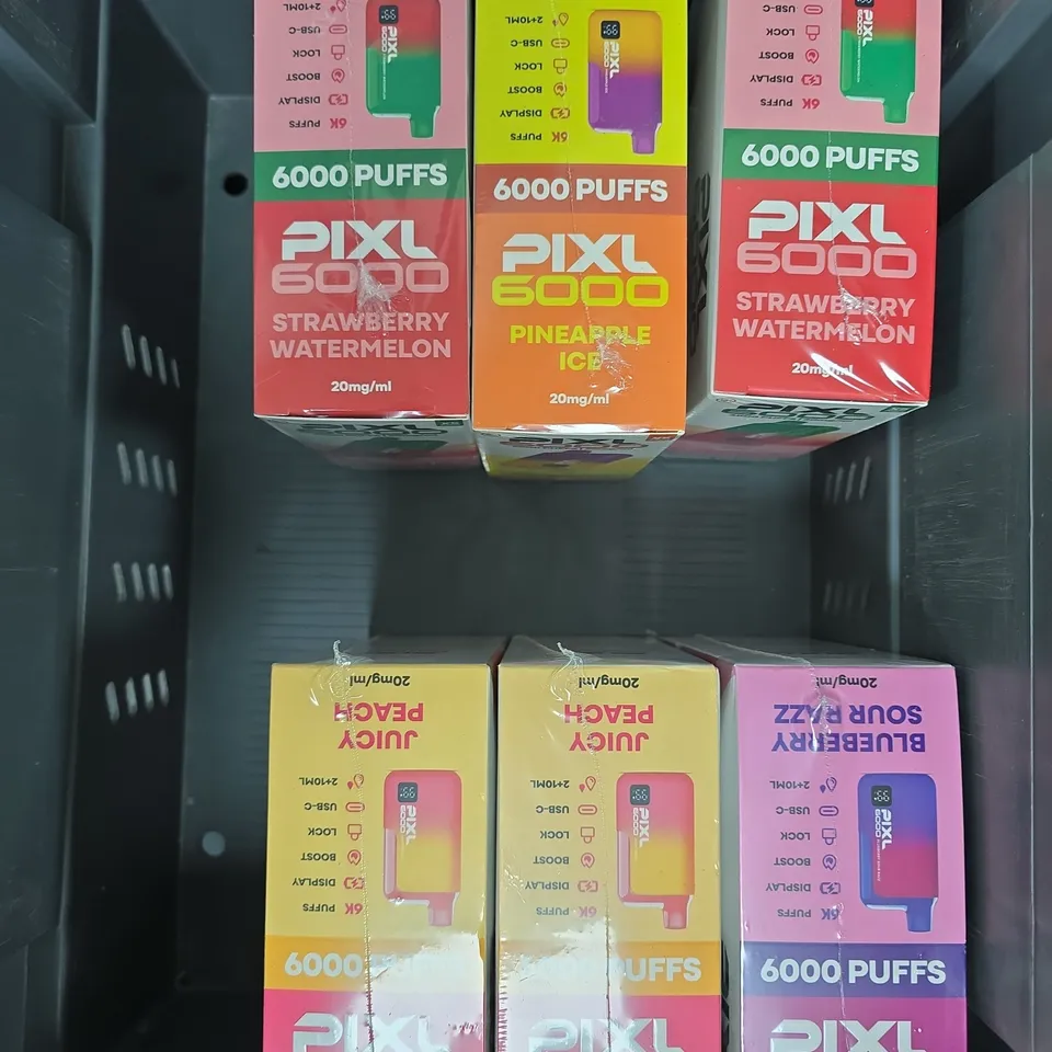 APPROXIMATELY 10 ASSORTED E-CIGARETTE & VAPING ITEMS IN VARIOUS BRANDS TO INCLUDE PIXL & IVG