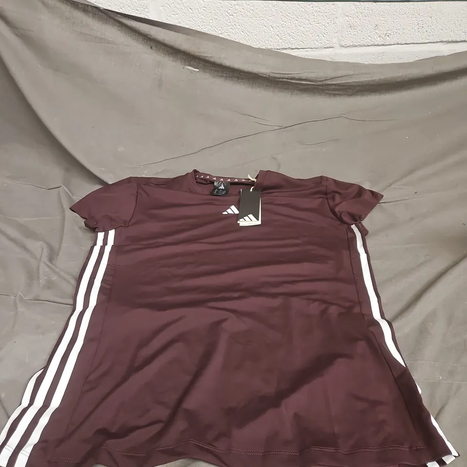 ADIDAS BURGUNDY TRAINING T-SHIRT – UK L