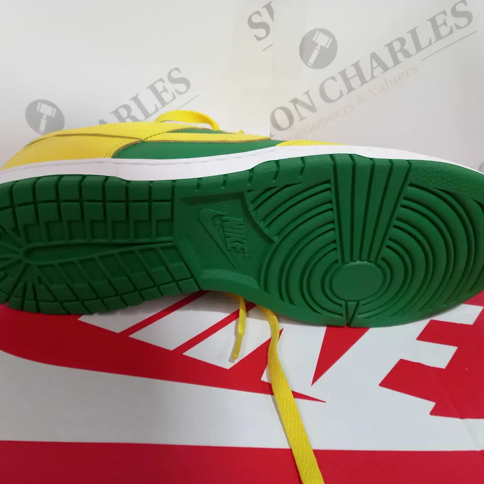 BOXED PAIR OF NIKE DUNK LOW RETRO BTTYS IN APPLE GREEN/ YELLOW STRIKE SIZE 9.5 