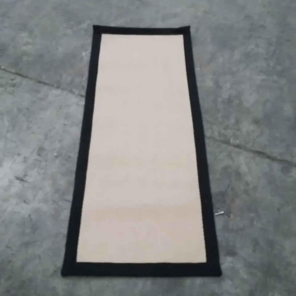 QUALITY DESIGNER AREA RUG - APPROXIMATELY 150X60CM