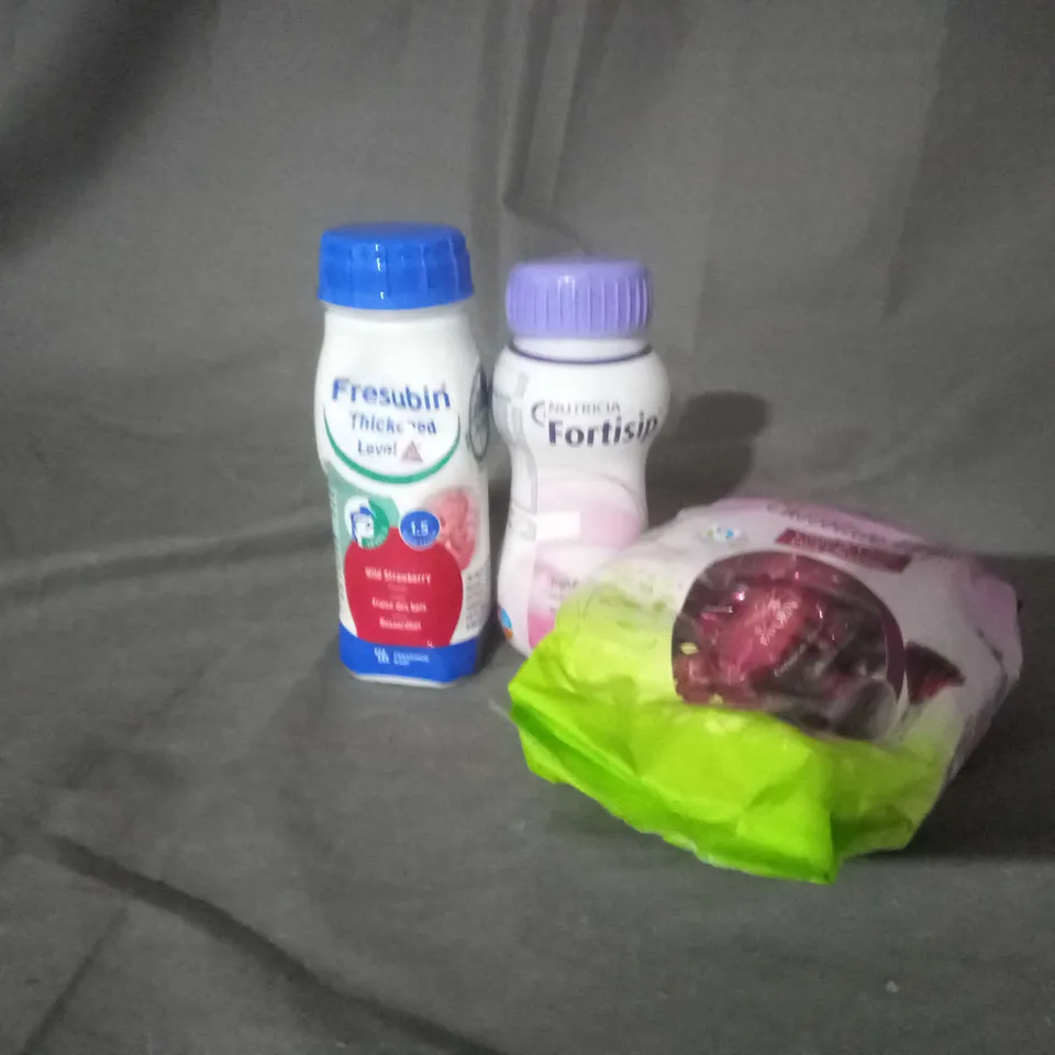 APPROXIMATELY 25 ASSORTED FOOD AND BEVERAGE PRODUCTS TO INCLUDE FAVORINA CHOCOLATE EGGS, NUTRICIA FORTISIP SUPPLEMENT, FRESUBIN SUPPLEMENT 