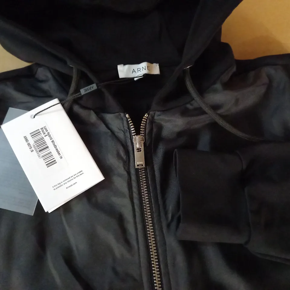 ARNE LUXE HYBRID WINDBREAKER IN BLACK - S