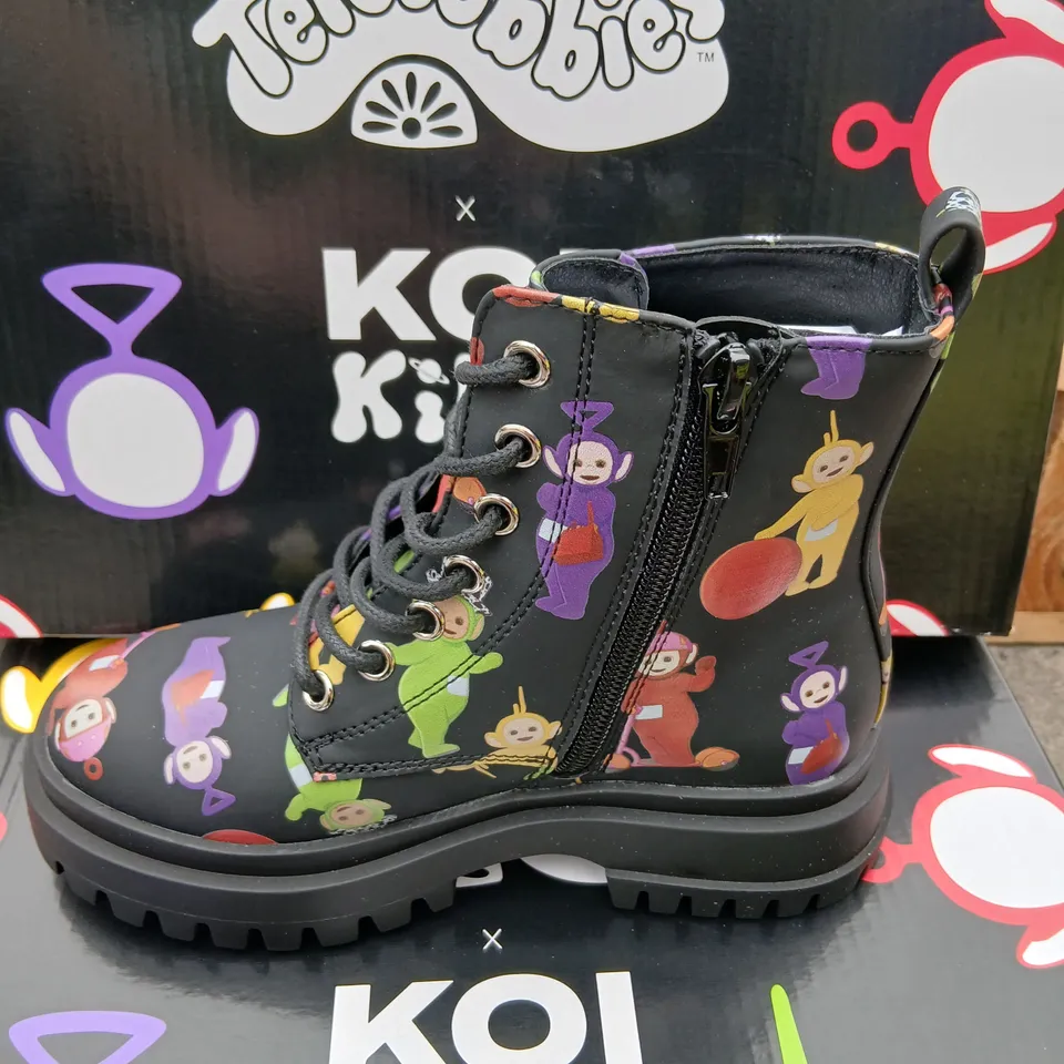 KOI X TELETUBBIES SUPERDOME KIDZ BOOTS - BLACK, UK 11 (KIDZ)