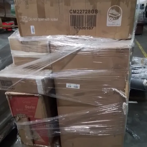 PALLET CONTAINING ASSORTED ITEMS TO INCLUDE: STAND MIXER, CHRISTMAS TREE ECT.