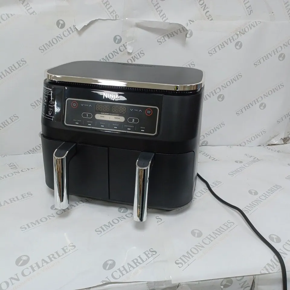 BOXED NINJA FOODI DUAL ZONE AIRFRYER AF300UK