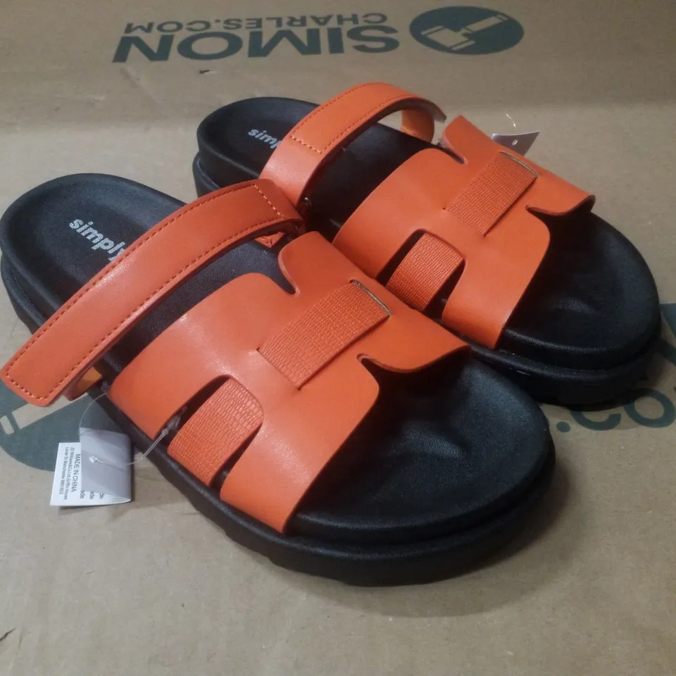 BOX CONTAINING APPROXIMATELY 6 PAIRS OF BRAND NEW SIMPLY BE PARRY WIDE SANDALS - SIZE 6
