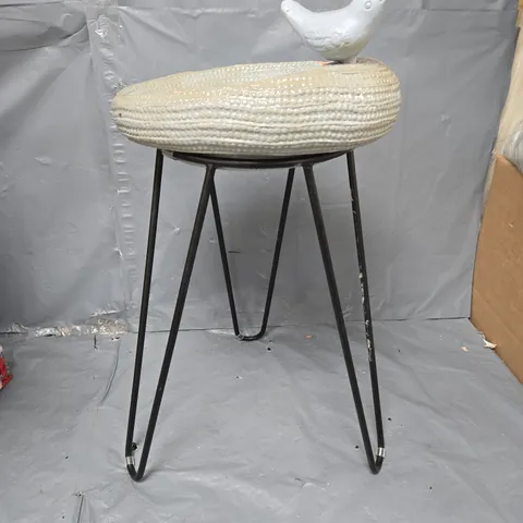 BIRDBATH ON METAL STAND