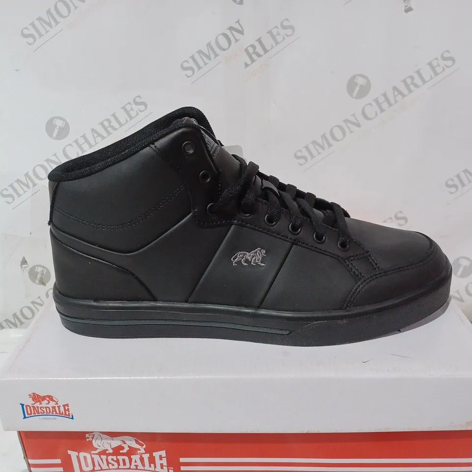 BOXED LONSDALE CANONS MENS TRAINERS - SIZE 9