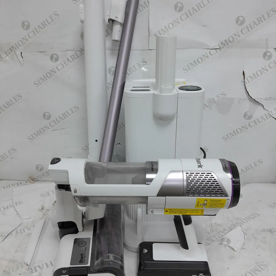 BOXED SHARK DETECT PRO 1.3L AUTO EMPTY VACUUM CLEANER IN WHITE IW3510UK