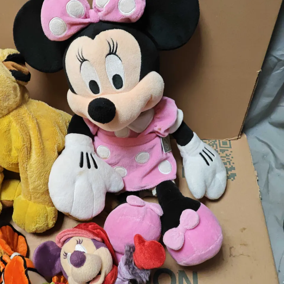 LOT OF 6 ASSORTED DISNEY THEMED PLUSHIES TO INCLUDE MINNIE MOUSE AND SIMBA