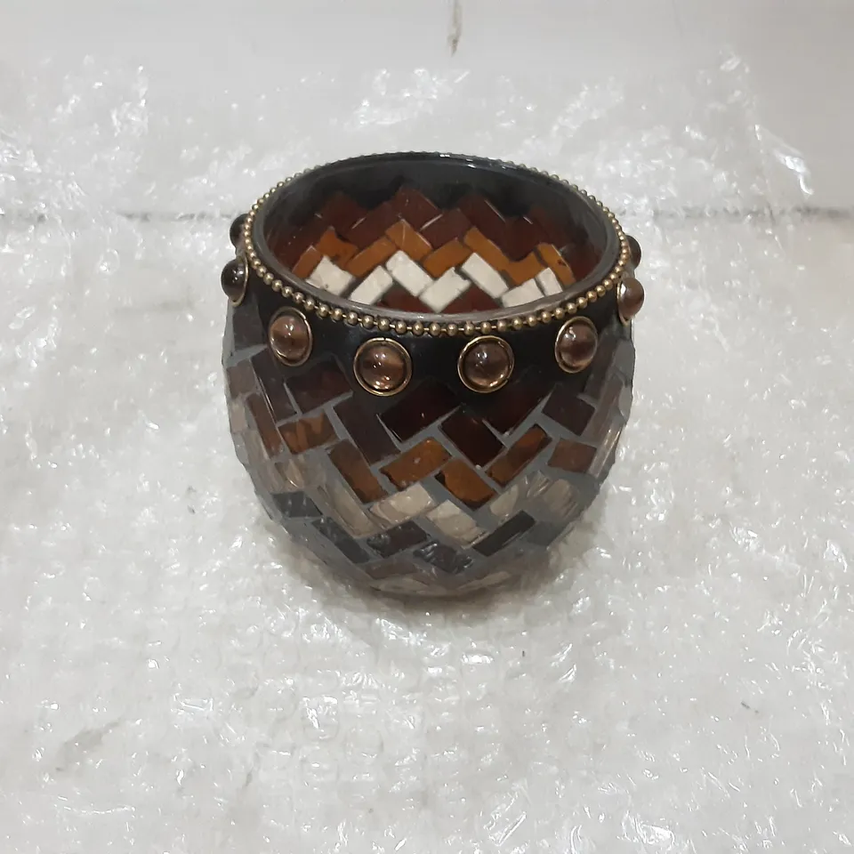 BOX OF 24 MOSAIC GLASS LAMP SHADE