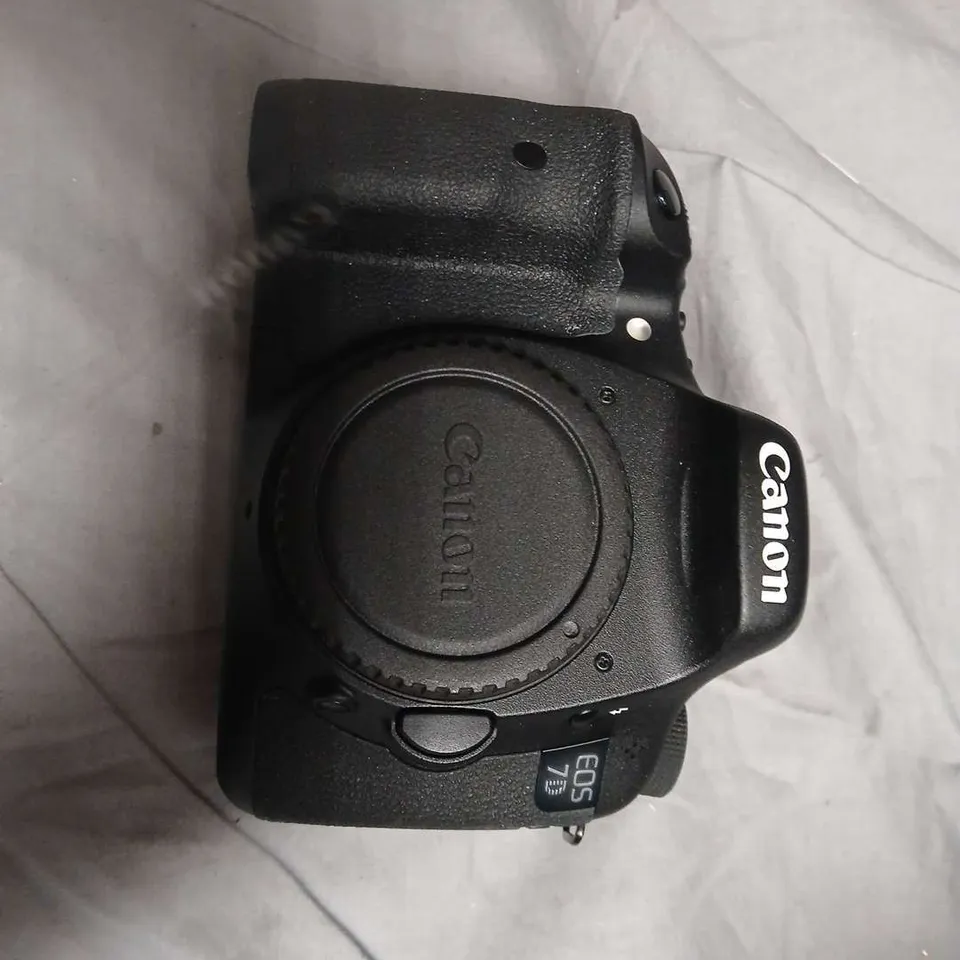 CANON DSLR CAMERA BODY WITH TAMRON 70-300MM TELEPHOTO ZOOM LENS - MODEL EOS 7D