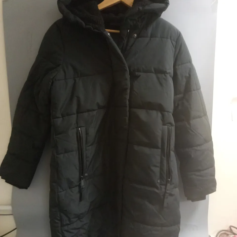 CENTIGRADE PADDED COAT IN BLACK - MEDIUM