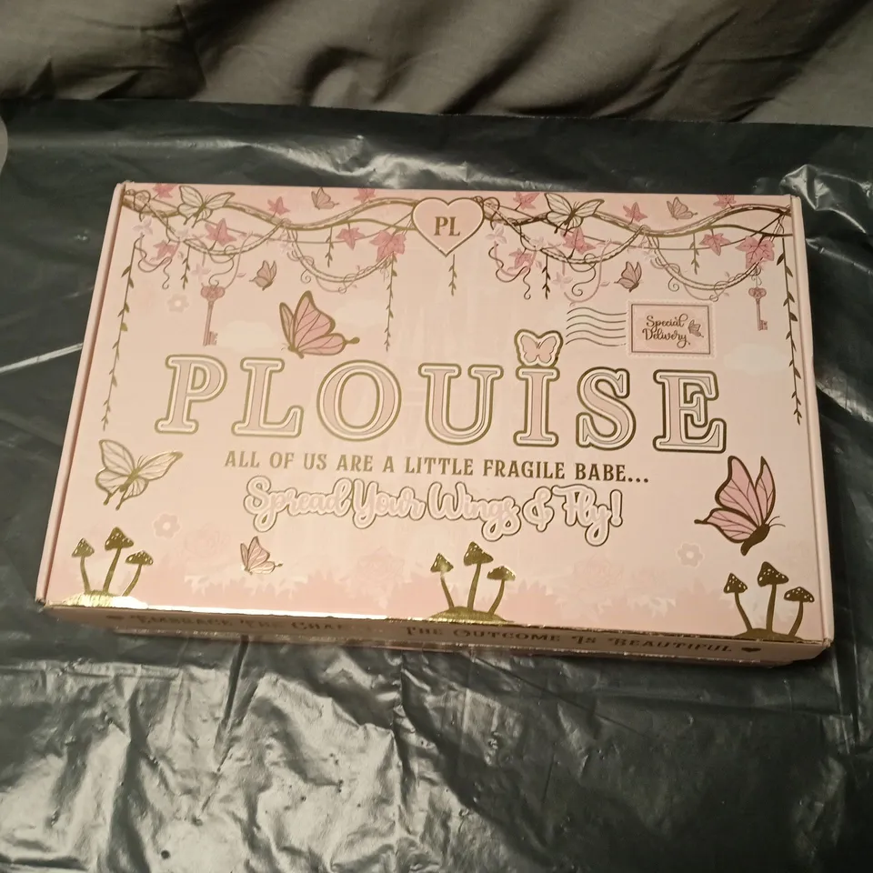 PLOUISE BAD BITCH ENERGY JUICE – PINK GIFT BOX WITH MINI CARTONS