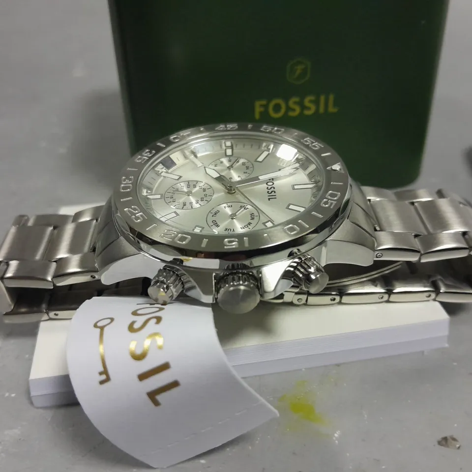 FOSSIL STAINLESS STEEL GENTS WATCH IN GIFT BOX