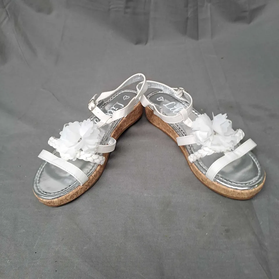 BOX OF APPROXIMATELY 12 PAIRS OF STRAPPY FLORAL SANDALS IN WHITE - VARIOUS SIZES