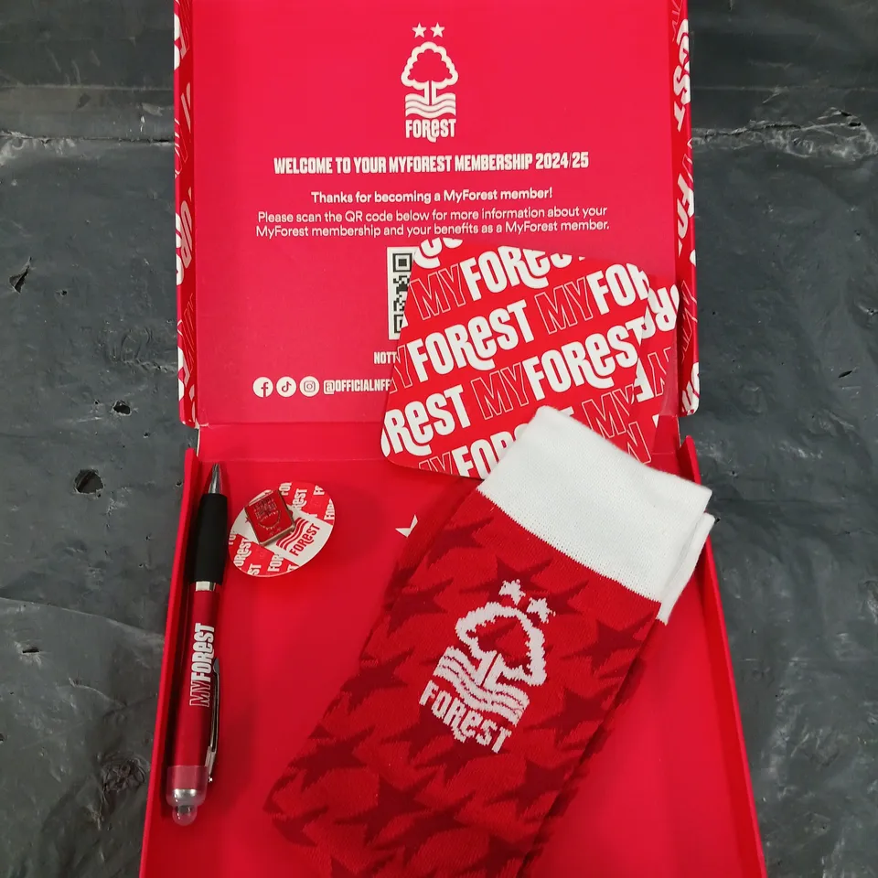 NOTTINGHAM FOREST MEMBERSHIP MERCHANDISE SET 