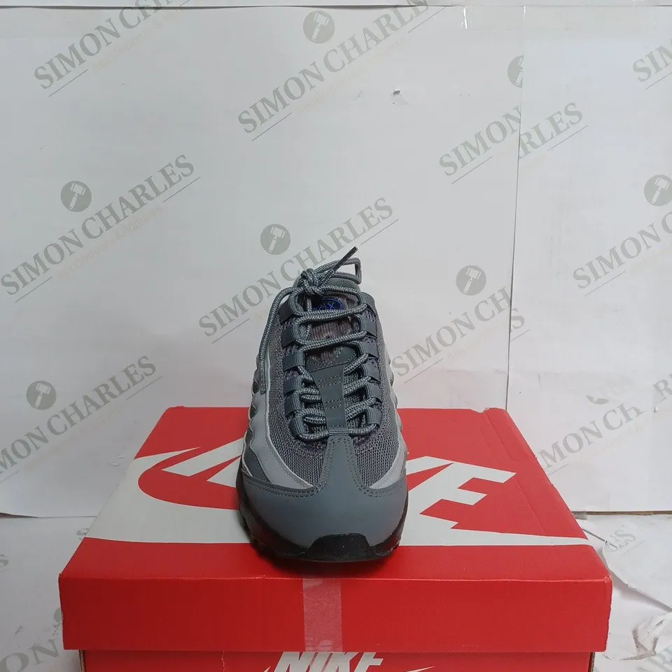 NIKE AIR MAX 95 GS IN GREY - UK 4 