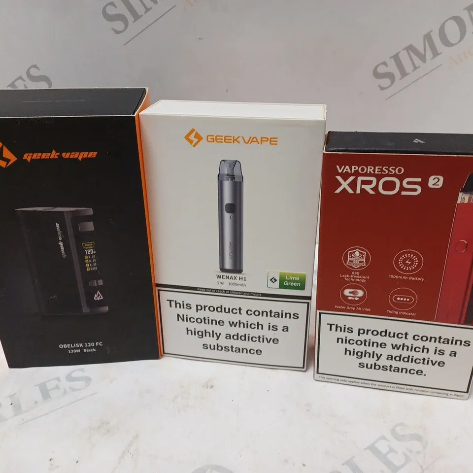 APPROXIMATELY 20 VAPES & E-CIGARETTES TO INCLUDE GEEK VAPE OBELISK 120 FC, WENAX H1, VAPORESSO XROS2, ETC