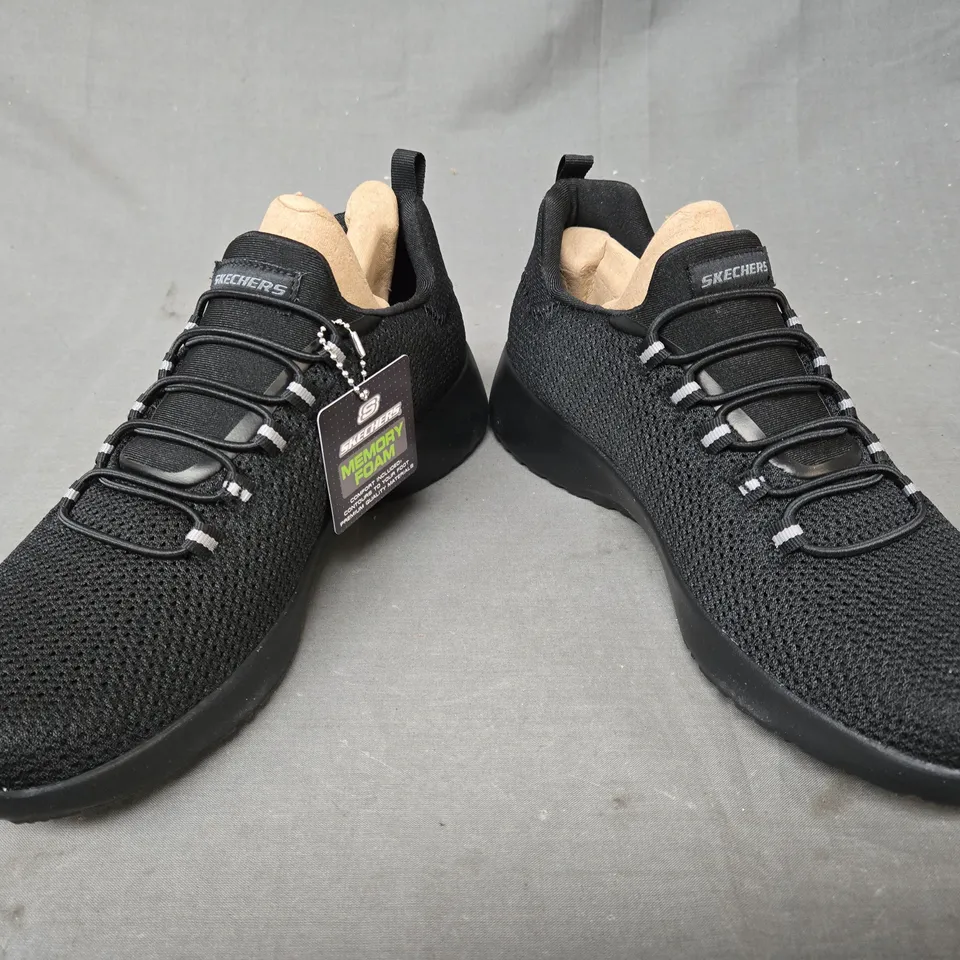 BOXED PAIR OF SKECHERS SHOES IN BLACK UK SIZE 7