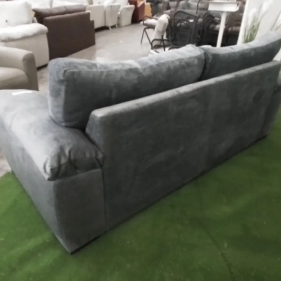 DESIGNER GREY FABRIC THREE SEATER SOFA ON WOODEN FEET 