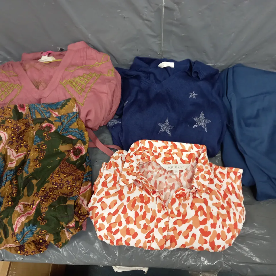 BOX OF APPROXIMATELY 10 ASSORTED PIECES OF CLOTHING IN VARIOUS STYLES, SIZES, AND BRANDS 