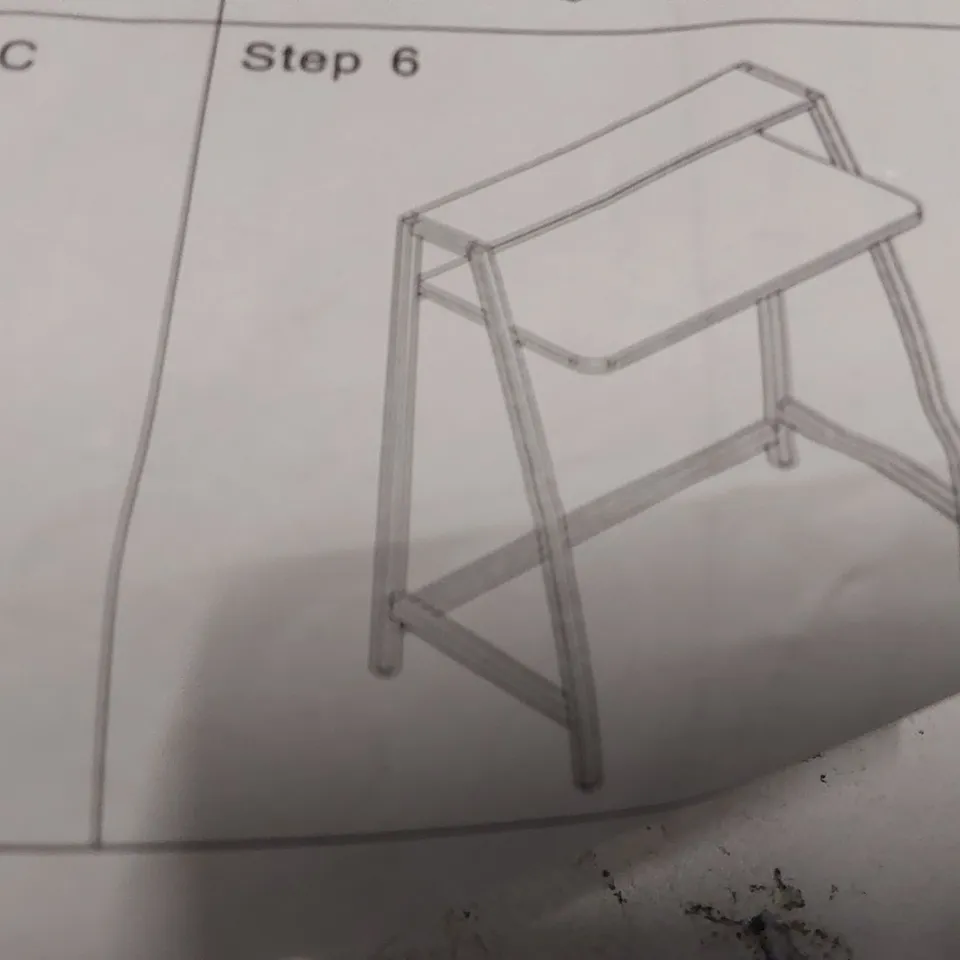 PALLET CONTAINING A LARGE ASSORTMENT OF FURNITURE ITEMS INCLUDING: MICOZY DESKS ECT