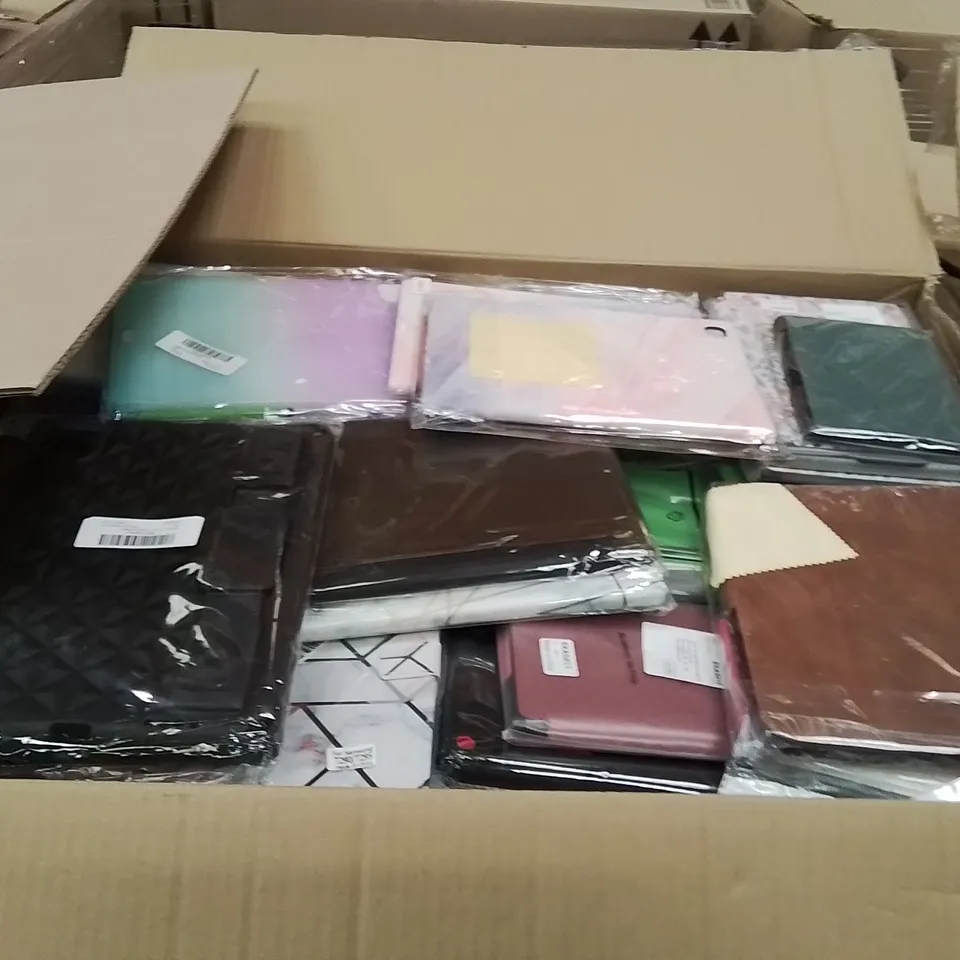 PALLET CONTAINING A LARGE QUANTITY OF TABLET CASES AND SCREEN PROTECTORS 