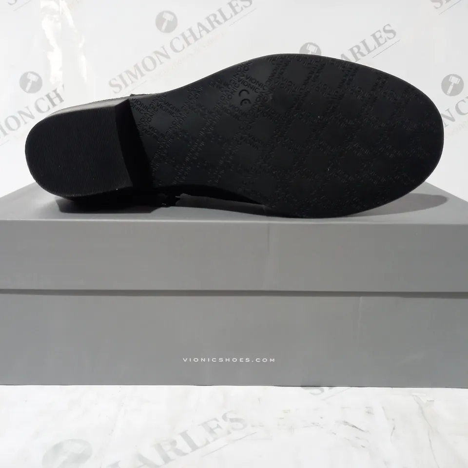 BOXED VIONIC LOW HEEL ANKLE BOOTS IN BLACK - SIZE 7