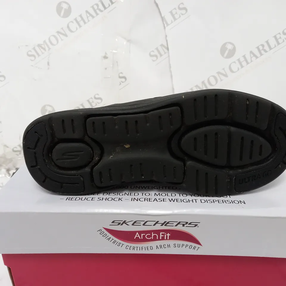 BOXED SKETCHERS GO WALK IN BLACK - SIZE 3