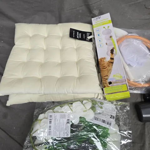 APPROXIMATELY 25 ASSORTED HOUSEHOLD PRODUCTS TO INCLUDESEAT PAD CUSHIONS, WACK A WORM POST, FAUX FLORL DECOR, ETC - COLLECTION ONLY