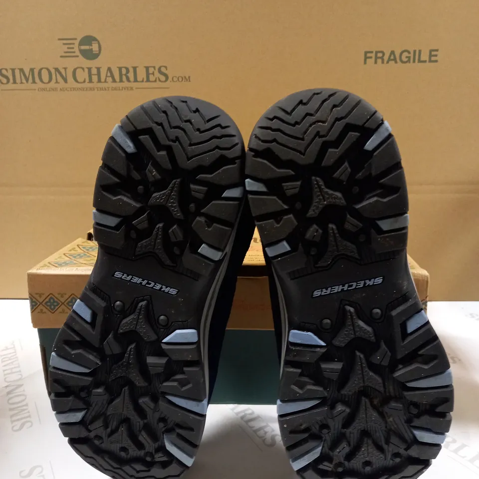 SKETCHERS MEMORY FOAM WATERPROOF BOOT NAVY SIZE 5
