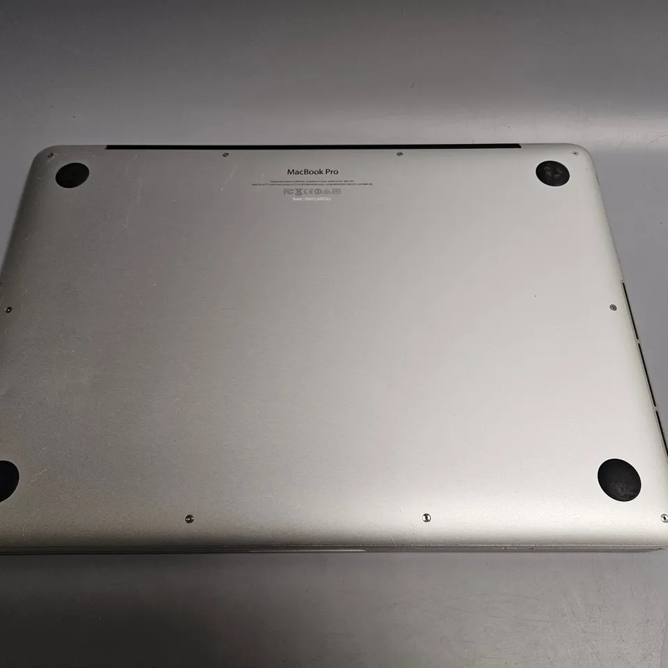 APPLE MACBOOK - A1502